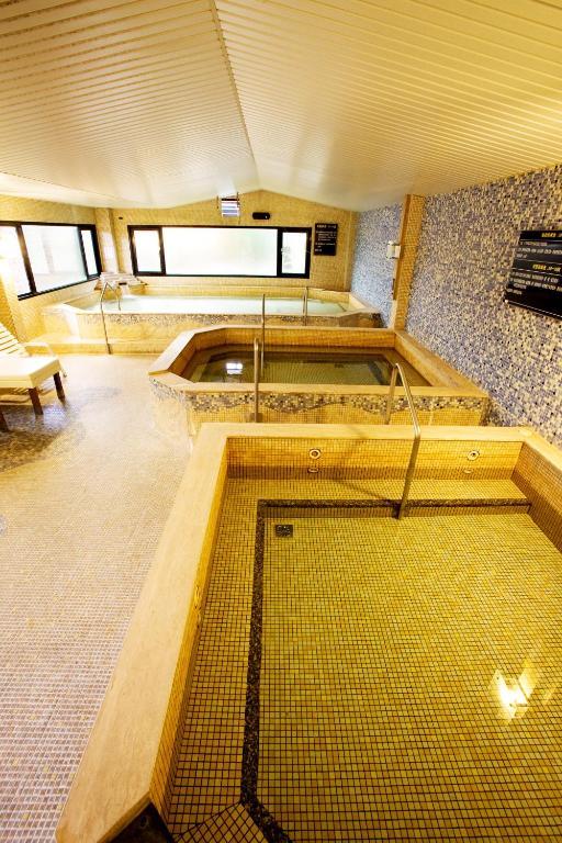 Chat Hot Spring Resort Кийлунг Екстериор снимка