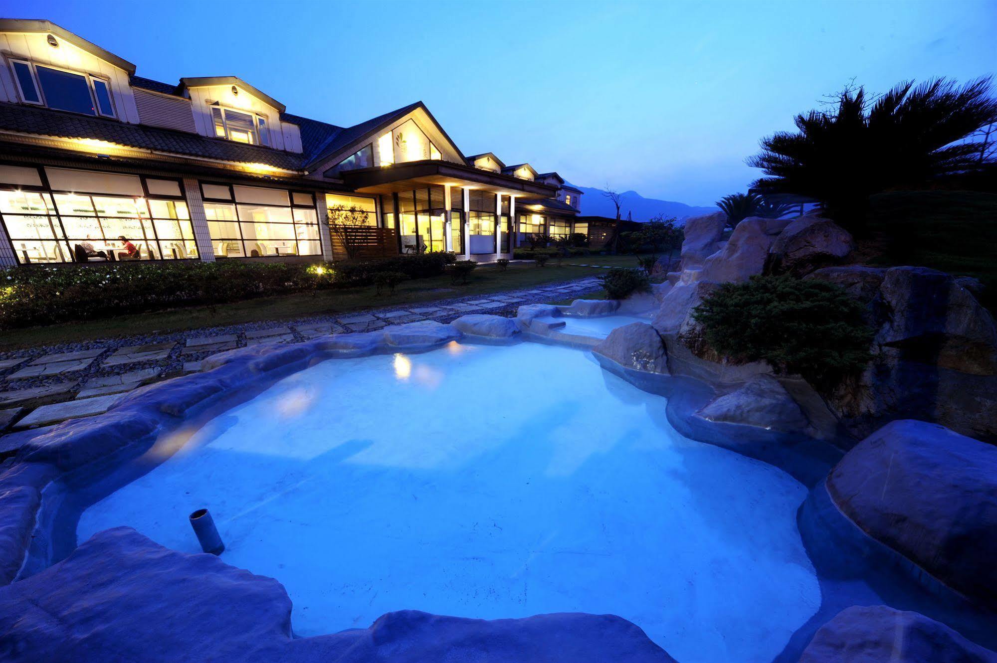 Chat Hot Spring Resort Кийлунг Екстериор снимка