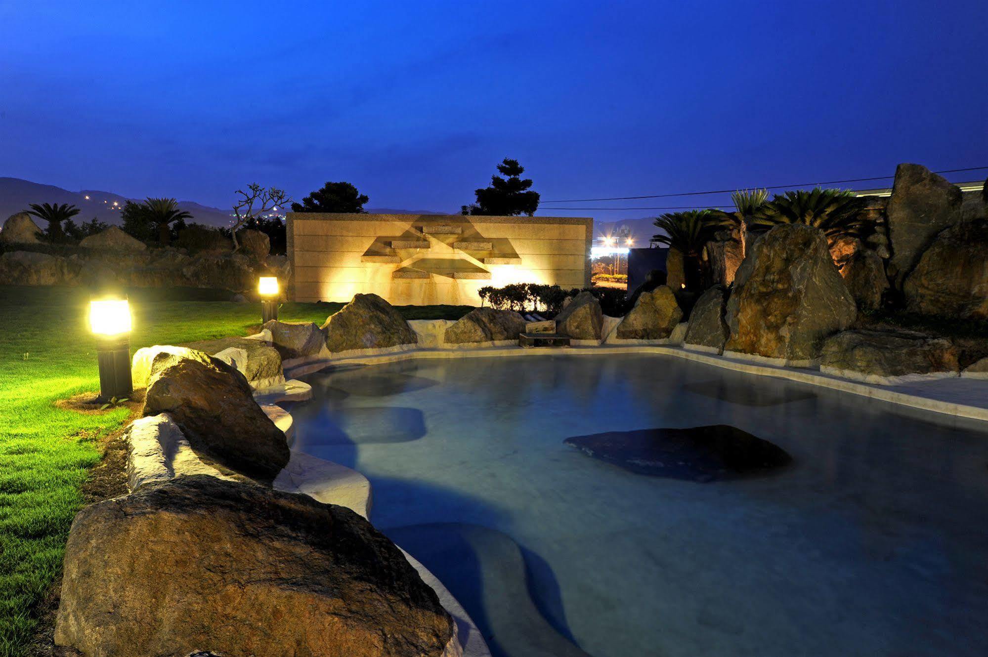 Chat Hot Spring Resort Кийлунг Екстериор снимка